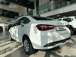2025 Lada (ВАЗ) Vesta I Рестайлинг (NG), белый, 1654000 рублей, вид 3