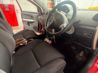 2002 Toyota Ist I, красный, 398000 рублей, вид 5