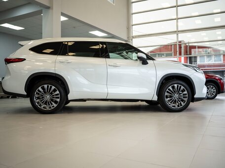 2026 Toyota Highlander IV (XU70), белый, 5200000 рублей, вид 4