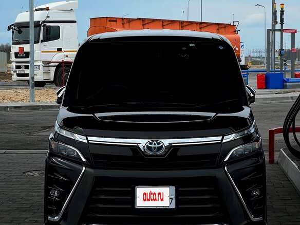 2018 Toyota Voxy III (R80) Рестайлинг, чёрный, 2080000 рублей - вид 32