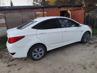 2014 Hyundai Solaris I Рестайлинг, белый, 730000 рублей, вид 2