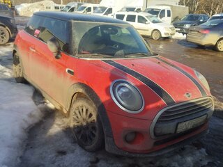 2019 Mini Hatch Cooper III (F55/F56) Рестайлинг, оранжевый, 1662500 рублей, вид 2