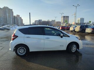2016 Nissan Note e-Power II Рестайлинг, белый, 1020000 рублей, вид 2