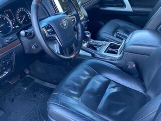 2015 Toyota Land Cruiser 200 Series Рестайлинг 2, серебристый, 4500000 рублей, вид 4