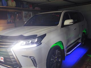 2016 Lexus LX 570 III Рестайлинг 2, белый, 9055000 рублей, вид 1