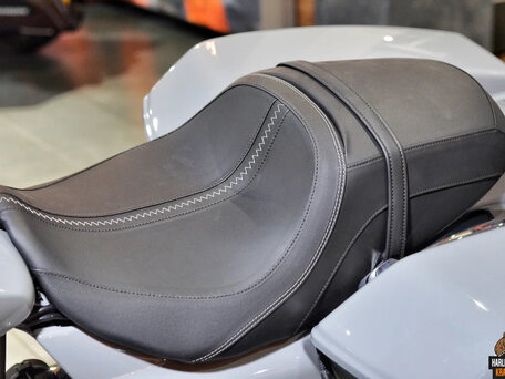 2024 Harley-Davidson Road Glide, серый, 4200000 рублей, вид 3