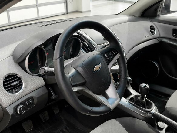 2014 Chevrolet Cruze I Рестайлинг, серебристый, 700000 рублей - вид 6