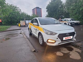 2019 Hyundai Solaris II, белый, 650000 рублей, вид 2