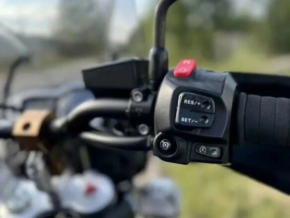 2015 Triumph Tiger 800, чёрный, 630000 рублей - вид 2
