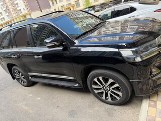 2019 Toyota Land Cruiser 200 Series Рестайлинг 2, чёрный, 7800000 рублей, вид 2