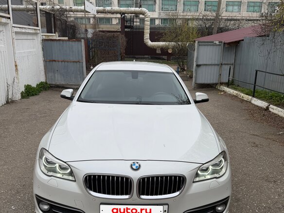 2016 BMW 5 серии 528i xDrive VI (F10/F11/F07) Рестайлинг, белый, 2200000 рублей - вид 3