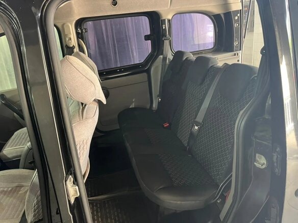 2010 Renault Kangoo II, чёрный, 700000 рублей - вид 5