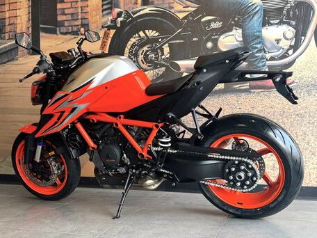 2022 KTM 1290 Super Duke R Evo, оранжевый, 1690000 рублей, вид 4