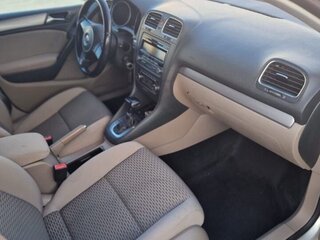 2010 Volkswagen Golf VI, серебристый, 650000 рублей, вид 4