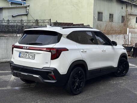 2023 Kia Seltos I Рестайлинг, белый, 2110000 рублей, вид 4
