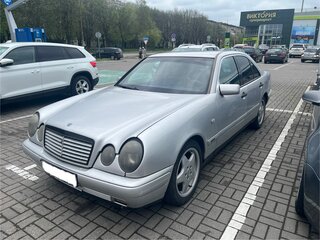 1995 Mercedes-Benz E-Класс 220 II (W210, S210), серебристый, 330000 рублей, вид 2
