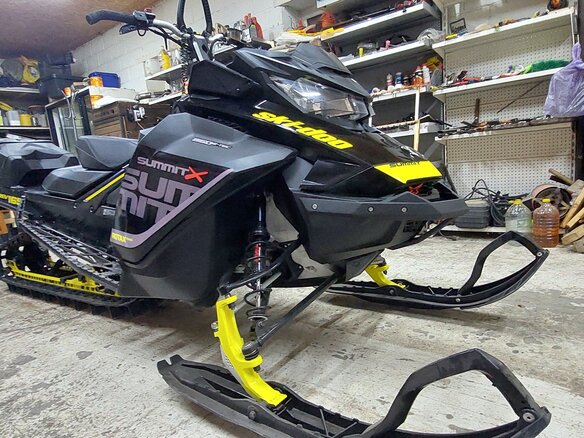 2017 BRP Ski-Doo Summit 850, чёрный, 1050000 рублей - вид 2