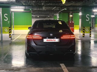 2024 BMW 5 серии 530i xDrive VIII (G60/G61/G68), серый, 7500000 рублей, вид 3
