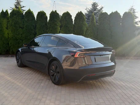 2025 Tesla Model 3 I Рестайлинг, серый, 5380000 рублей, вид 3