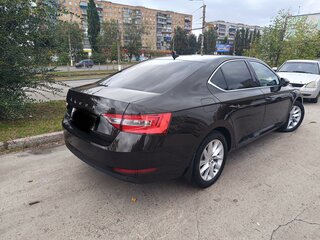 2021 Skoda Superb III Рестайлинг, коричневый, 2300000 рублей, вид 3