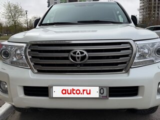 2013 Toyota Land Cruiser 200 Series Рестайлинг 1, белый, 3500000 рублей, вид 1