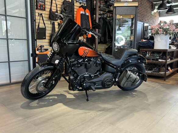 2021 Harley-Davidson Street Bob, чёрный, 1650000 рублей - вид 1