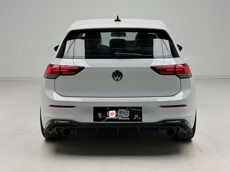 2023 Volkswagen Golf VIII, белый, 1744800 рублей, вид 5
