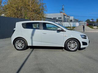2014 Chevrolet Aveo II, белый, 599000 рублей, вид 4