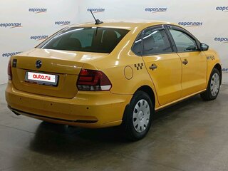 2019 Volkswagen Polo V Рестайлинг, коричневый, 585000 рублей, вид 3
