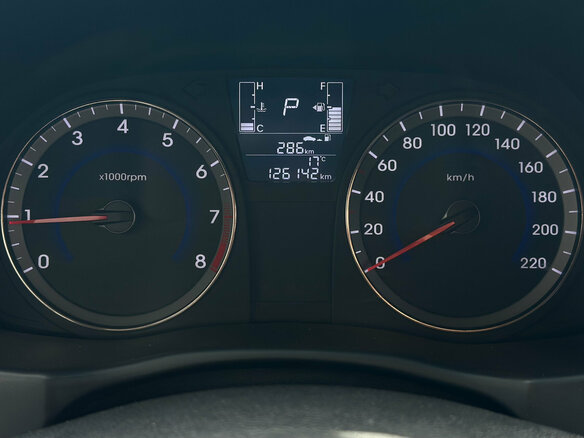 2014 Hyundai Solaris I Рестайлинг, серебристый, 995000 рублей - вид 12