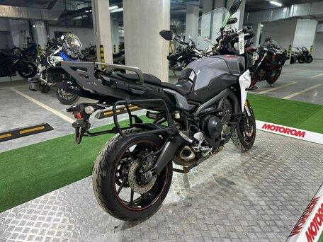 2018 Yamaha MT-09 Tracer (FJ-09), серый, 755000 рублей, вид 5