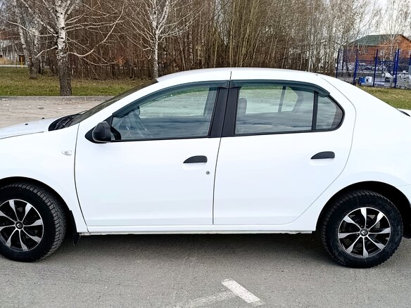 2014 Renault Logan II, белый, 730000 рублей - вид 1