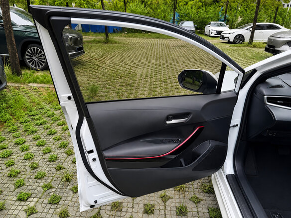 2022 Toyota Corolla Sporty XII (E210) Рестайлинг, белый - вид 15
