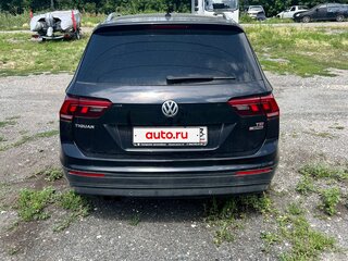2017 Volkswagen Tiguan II, чёрный, 2697000 рублей, вид 4