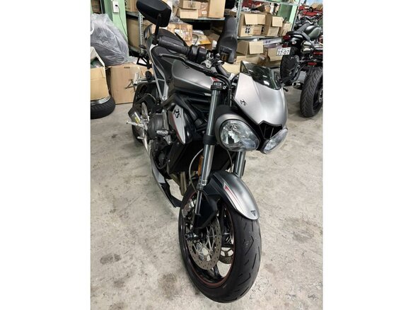 2017 Triumph Street Triple, серый, 699000 рублей