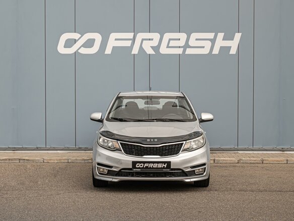 2016 Kia Rio III Рестайлинг, серебристый, 645000 рублей - вид 2