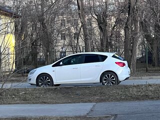 2011 Opel Astra J, белый, 600000 рублей, вид 3
