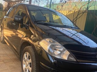 2012 Nissan Tiida I Рестайлинг, чёрный, 900000 рублей, вид 1