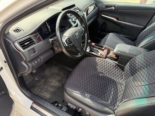 2017 Toyota Camry VII (XV50) Рестайлинг, белый, 3500000 рублей, вид 5