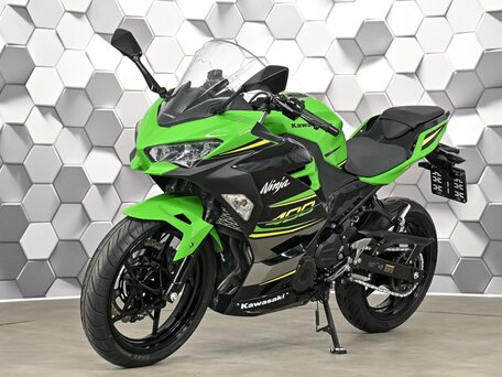 2023 Kawasaki Ninja 400, зелёный, 699000 рублей, вид 2