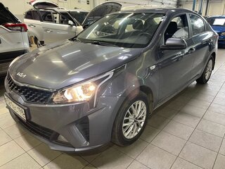 2021 Kia Rio IV Рестайлинг, серый, 1550000 рублей, вид 1