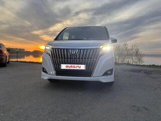 2018 Toyota Esquire I Рестайлинг, белый, 2195000 рублей, вид 3