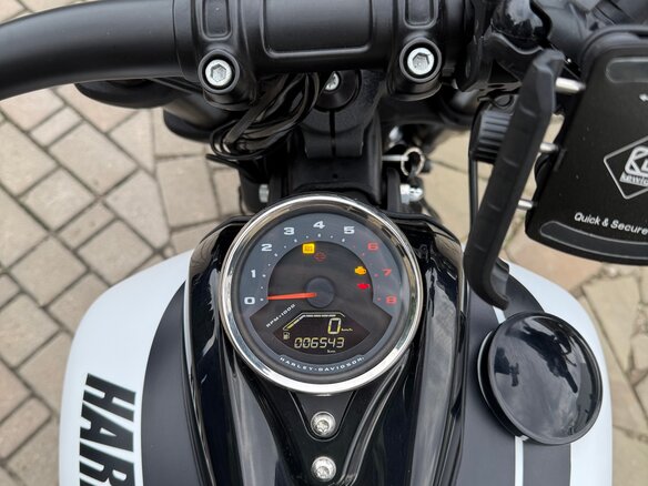 2019 Harley-Davidson Fat Bob, белый, 1480000 рублей - вид 11