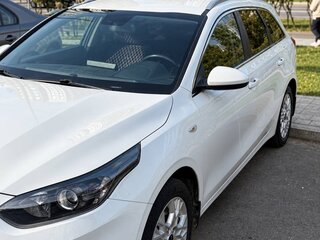 2022 Kia Ceed III Рестайлинг, белый, 1730000 рублей, вид 1