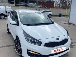 2017 Kia Ceed II Рестайлинг, белый, 1250000 рублей, вид 4