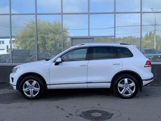 2017 Volkswagen Touareg II Рестайлинг, белый, 3249000 рублей, вид 3