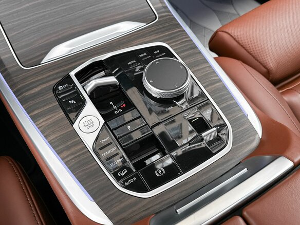 2023 BMW X7 40i I (G07) Рестайлинг, зелёный, 11790000 рублей - вид 17