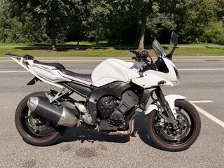2009 Yamaha FZ1, белый, 550000 рублей, вид 2