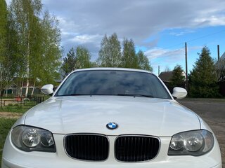 2011 BMW 1 серии 118i I (E81/E82/E87/E88) Рестайлинг, белый, 800000 рублей, вид 3
