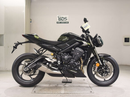 2025 Triumph Street Triple, чёрный, 1120000 рублей, вид 1